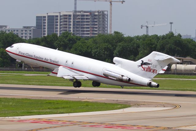 BOEING 727-200 (N725CK) - The quite unique "Air Horse One" operated by Kalitta on behalf of H.T. Tex Sutton equine air travel departing Dallas Love Field. Absolutely love the 727, such a treat to see one still alive and well. This trijet was originally delivered to Continental in 1981. (view in "full" for highest image quality)