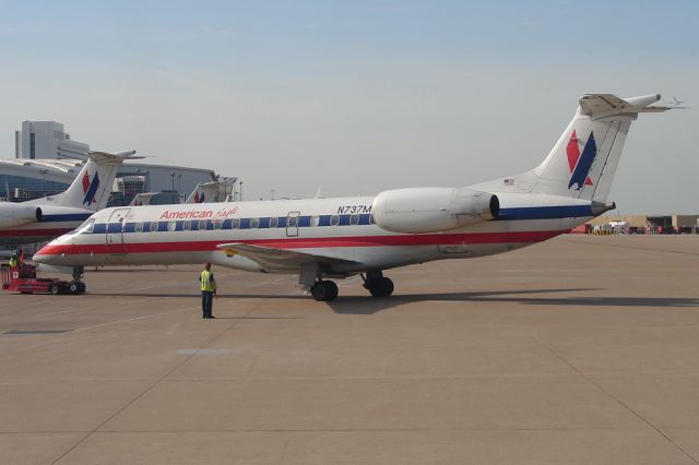 Embraer ERJ-135 (N730KW)