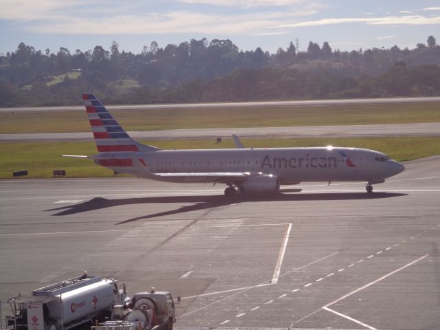 Boeing 737-800 (N935NN)