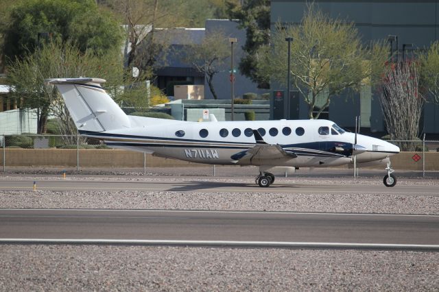 Beechcraft Super King Air 300 (N711AW)