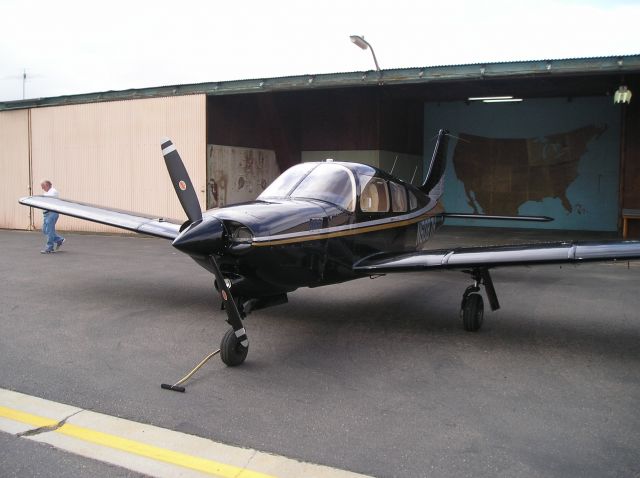 Piper Cherokee (N6087H)