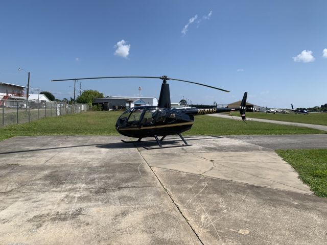 Robinson R-44 (N141AH)