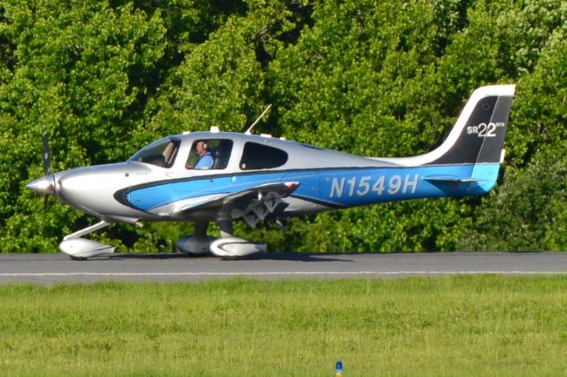 Cirrus SR-22 (N1549H) - HUDSON AVIATION LLC arriving at KJQF - 6/5/18