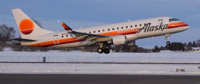 Embraer 175 (N652MK)