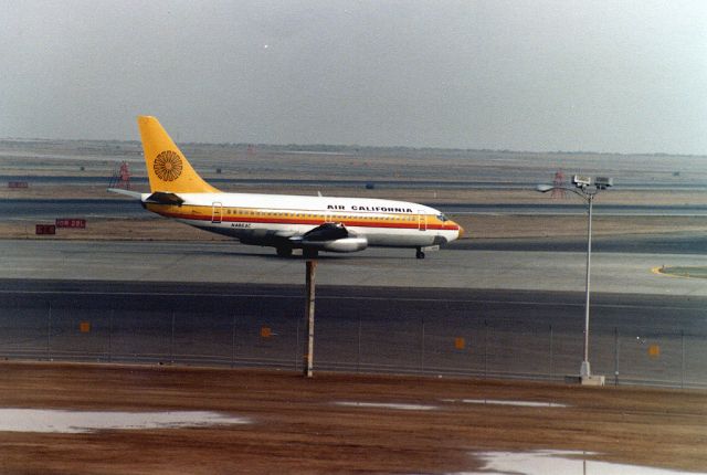 Boeing 737-200 (N466AC) - Air California - Boeing 737-247 C/N 19601/45 - N466AC - at SFO - 1980-Dec-24.