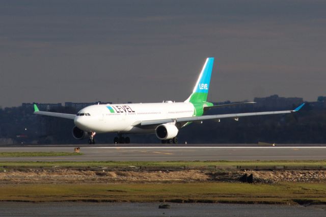 Airbus A330-200 (EC-MOY) - Level A332 turning on to runway 33L to depart BOS on 4/29/22.