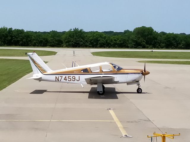 Piper Cherokee (N7459J)