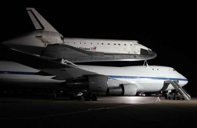 Boeing 747-200 (N905NA) - Endeavour ferry stopover from KSC to California at Ellington Airport. 09-19-12