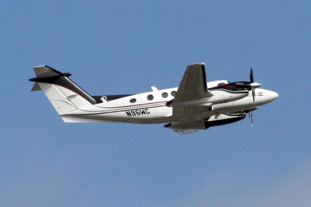 Beechcraft Super King Air 200 (N96WC) - Airborne off R19R heading for KSBA on 10-Aug-11.