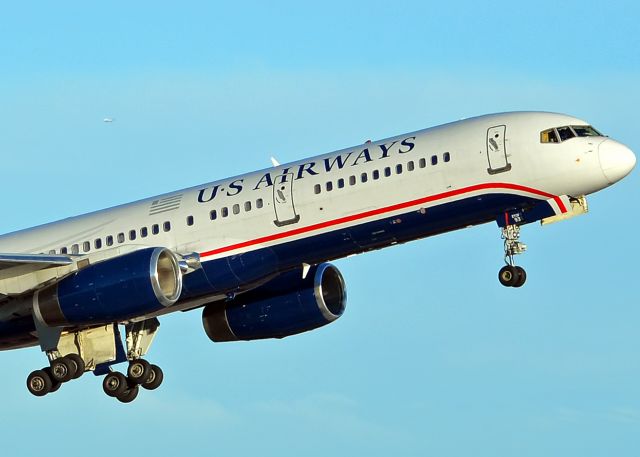 Boeing 757-200 (N935UW)