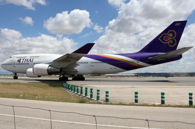 Boeing 747-400 (HS-TGH)