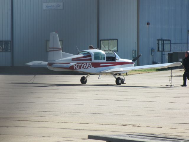 — — - N7286L at joplin Regional Airport on 28 NOV 14