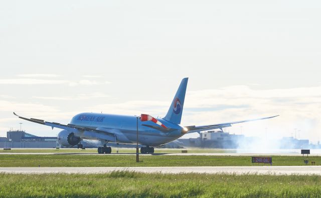 Boeing 787-9 Dreamliner (HL7208) - A late arrival from ICN