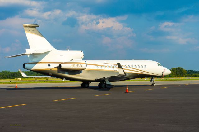 Dassault Falcon 7X (SE-DJL) - The strong curvature of the belly makes her look like an athlete.  Photographed at PDK's elevated viewing stand.  