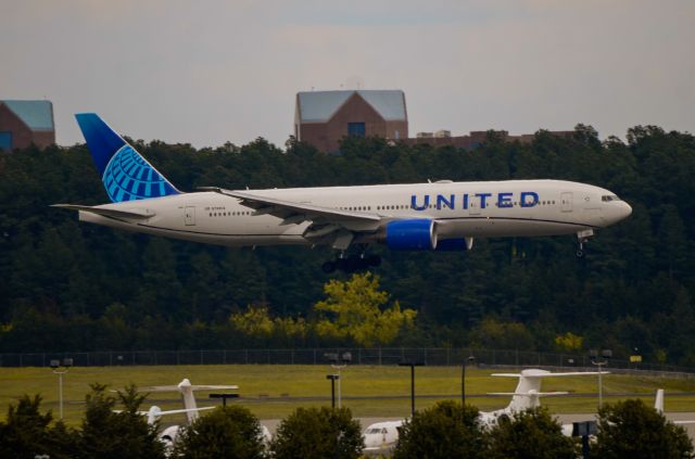 Boeing 777-200 (N788UA)