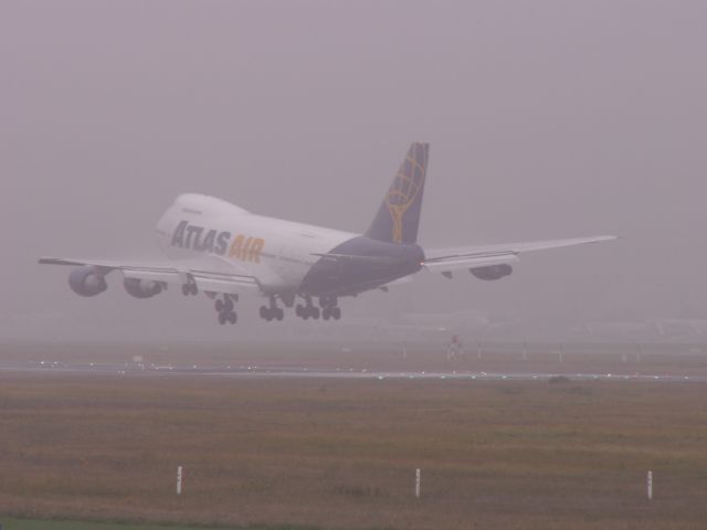 Boeing 747-200 (N523MC) - Atlas Air B747-2D7B(SF) N523MC, landing at a foggy day on rwy 25L FRA. Photo made 03.11.2007. 