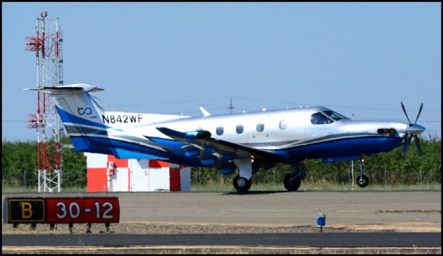 Pilatus PC-12 (N842WF) - Landing Runway 30, Merced Regional Airport