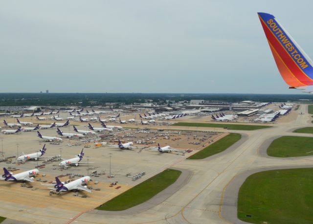 — — - FedEx ramp on final to runway 18R - 5/3/17 