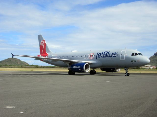 Airbus A320 (N605JB)