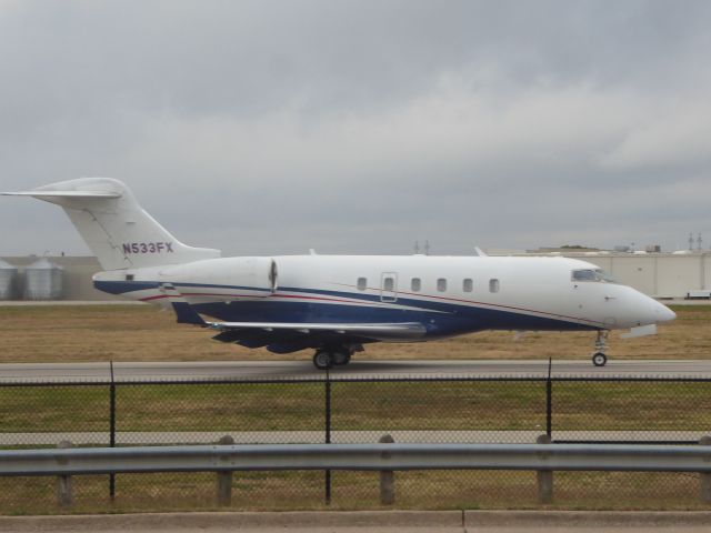 Bombardier Challenger 300 (N533FX)