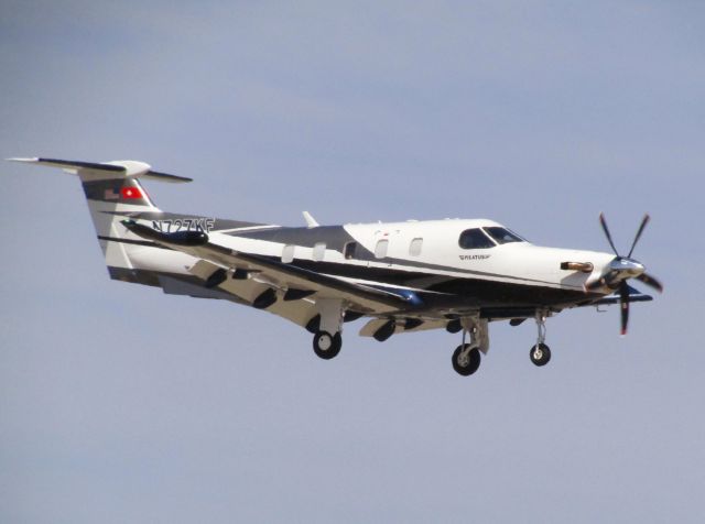 Pilatus PC-12 (N727KF) - Landing RWY 20R