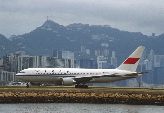 BOEING 767-200 (B-2553) - Taxing at Kai Tak Intl Airport on 1987/08/07