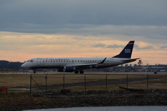 Embraer ERJ-190 (N958UW)