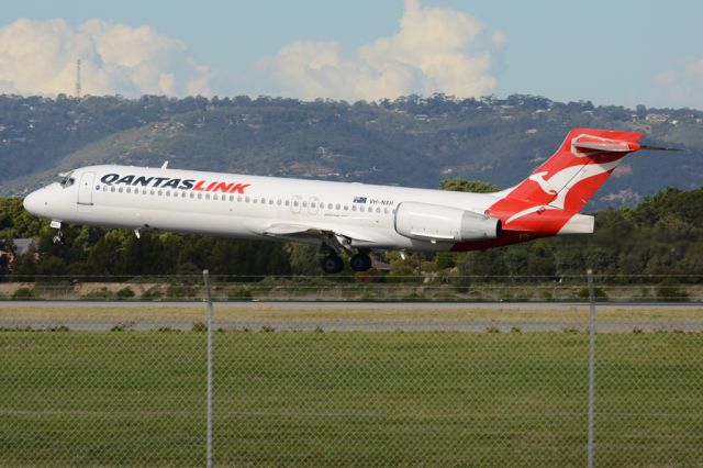 Boeing 717-200 (VH-NXH) - About to put down on runway 05. Wednesday, 21st May 2014.