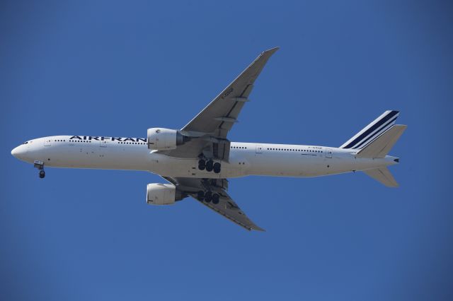 BOEING 777-300ER (F-GSQF)
