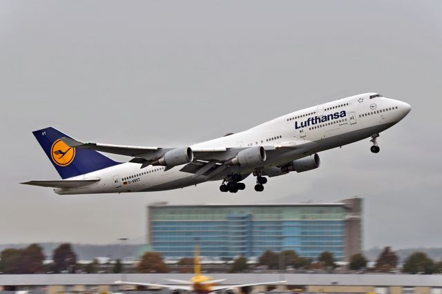 Boeing 747-400 (D-ABVT)