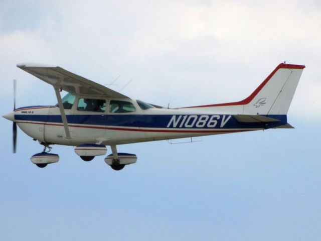 Cessna Skyhawk (N1086V)