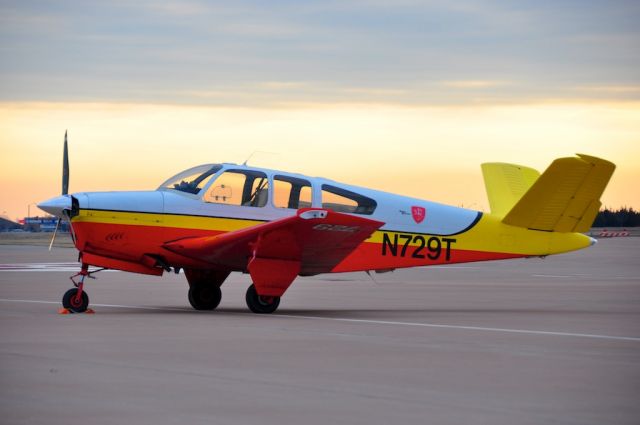 Beechcraft 35 Bonanza (N729T)