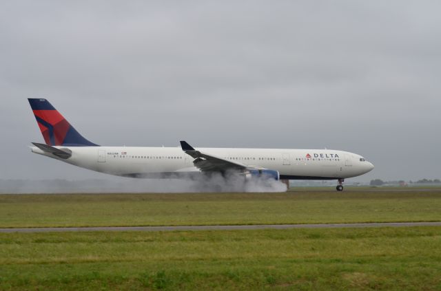 N822NW — - Landing Airbus A330, Polderbaan Schiphol (Amsterdam)