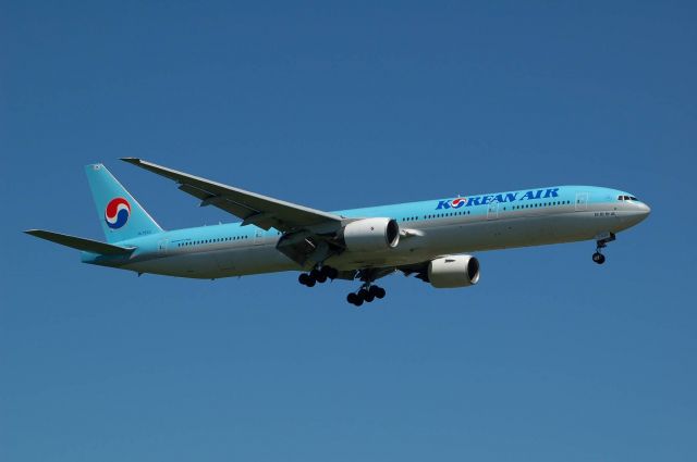 BOEING 777-300 (HL7533) - 2013-07-23