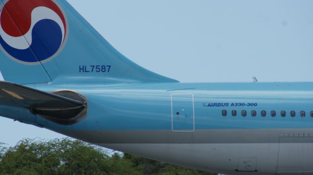 Airbus A330-300 (HL7587)