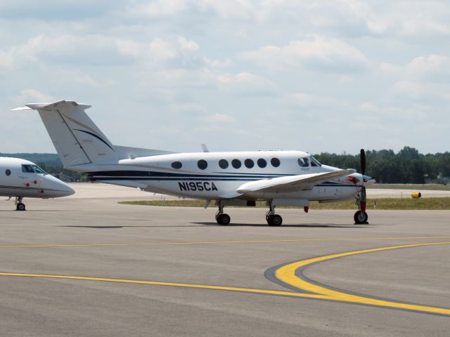 Beechcraft Super King Air 200 (N195CA)