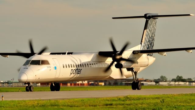 de Havilland Dash 8-400 (C-GLQR)