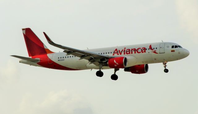 Airbus A320 (N632AV)