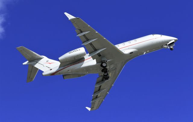 Bombardier Challenger 300 (N545XJ)