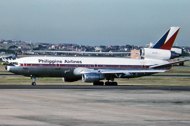 RP-C2114 — - PHILIPPINE AIRLINES - DOUGLAS DC-10-30 - REG : RP-C2114 (CN 47838/338) - KINGSFORD SMITH SYDNEY NSW. AUSTRALIA - YSSY - 27/6/1988 35MM SLIDE CONVERSION USING A LIGHTBOX AND A NIKON L810 DIGITAL CAMERA IN THE MACRO MODE