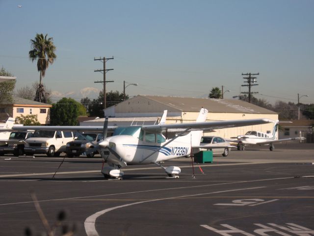 Cessna Skylane (N7336N) - Parked at Hawthorne