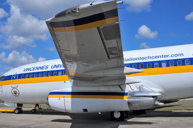 Boeing 737-200 (N737VU) - 1969 BUILD. LINE # 12. FORMER N9003U