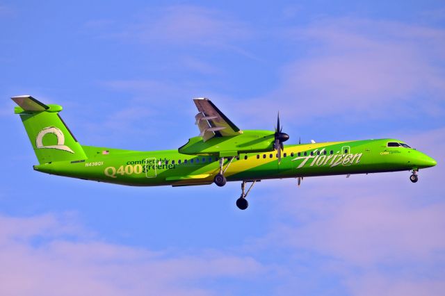 de Havilland Dash 8-400 (N438QX)