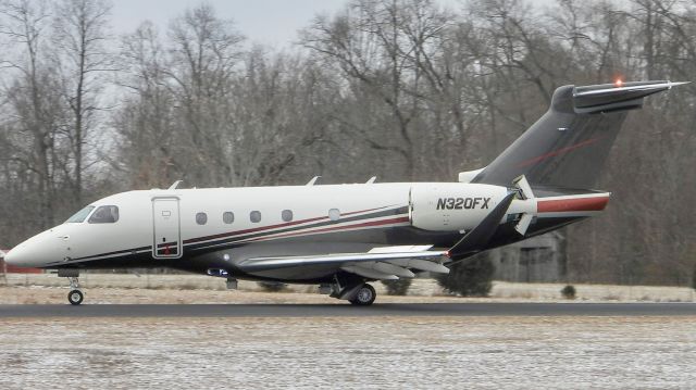 Embraer Legacy 450 (N320FX)