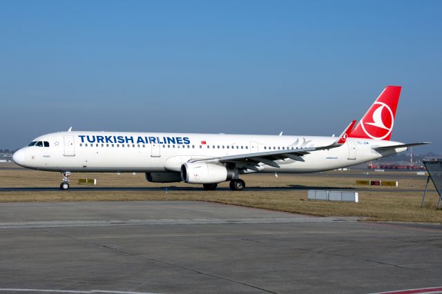 Airbus A321 (TC-JSM)