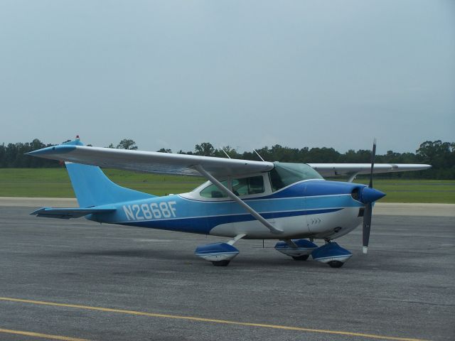 Cessna Skylane (N2868F) - Cute little blue Skyhawk.