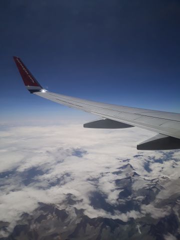 Boeing 737-800 (LN-NGP) - Flying on the Alps