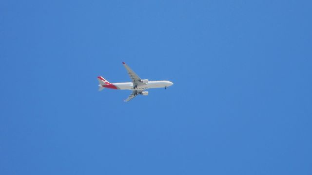 Airbus A330-300 (VH-QPI) - QPI on the RWY01 ILS at Brisbane as QFA6012 from Singapore as a ferry flight after being repainted into the new 2016 Qantas Livery.