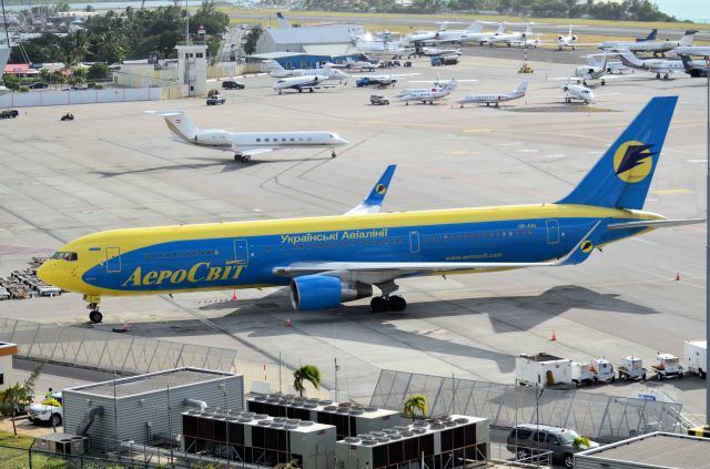 BOEING 767-300 (UR-AAI) - Another big boy that came in as a private here at Princess Juliana Internal Airport (PJIAE/SXM)