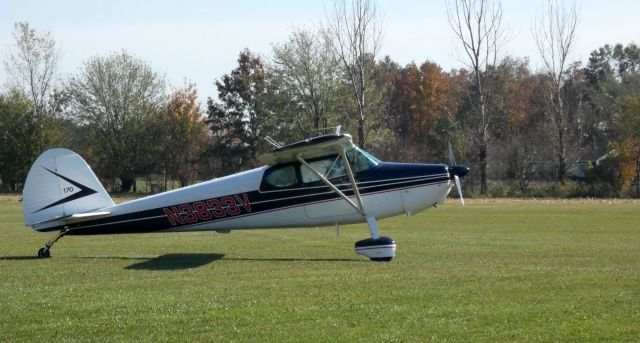 Cessna 170 (N3833V) - Taxii for departure is this 1948 Cessna 170 in the Autumn of 2022.